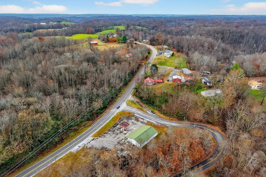 11855 Nashville Highway Baxter TN 38544