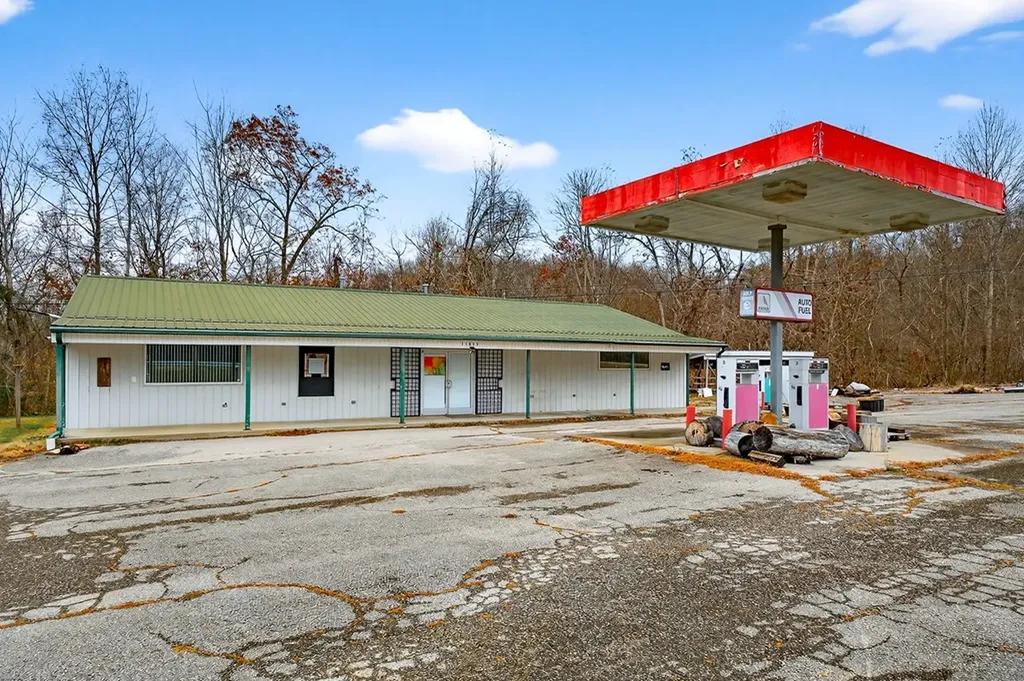 11855 Nashville Highway Baxter TN 38544