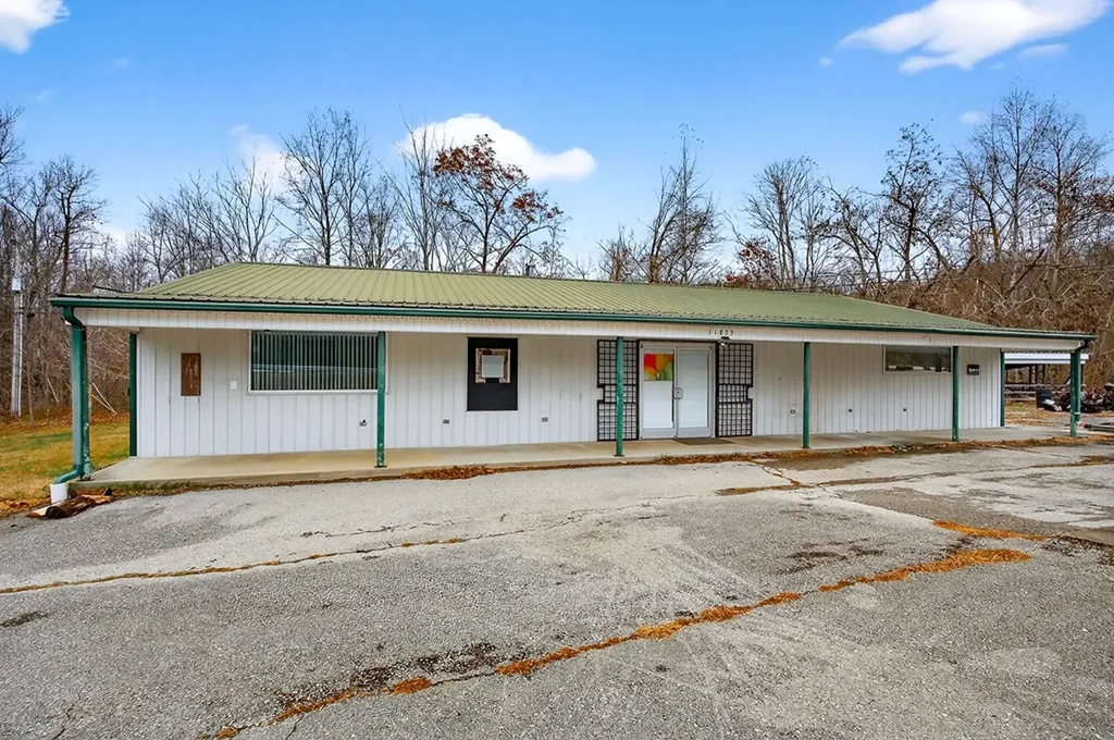 11855 Nashville Highway Baxter TN 38544