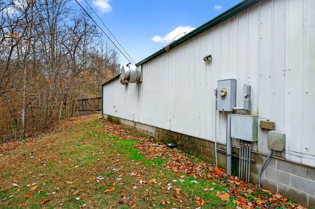 11855 Nashville Highway Baxter TN 38544