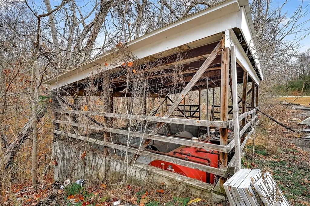 11855 Nashville Highway Baxter TN 38544