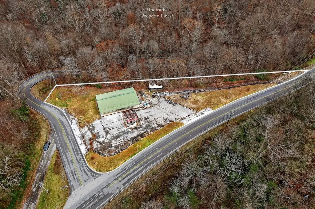 11855 Nashville Highway Baxter TN 38544