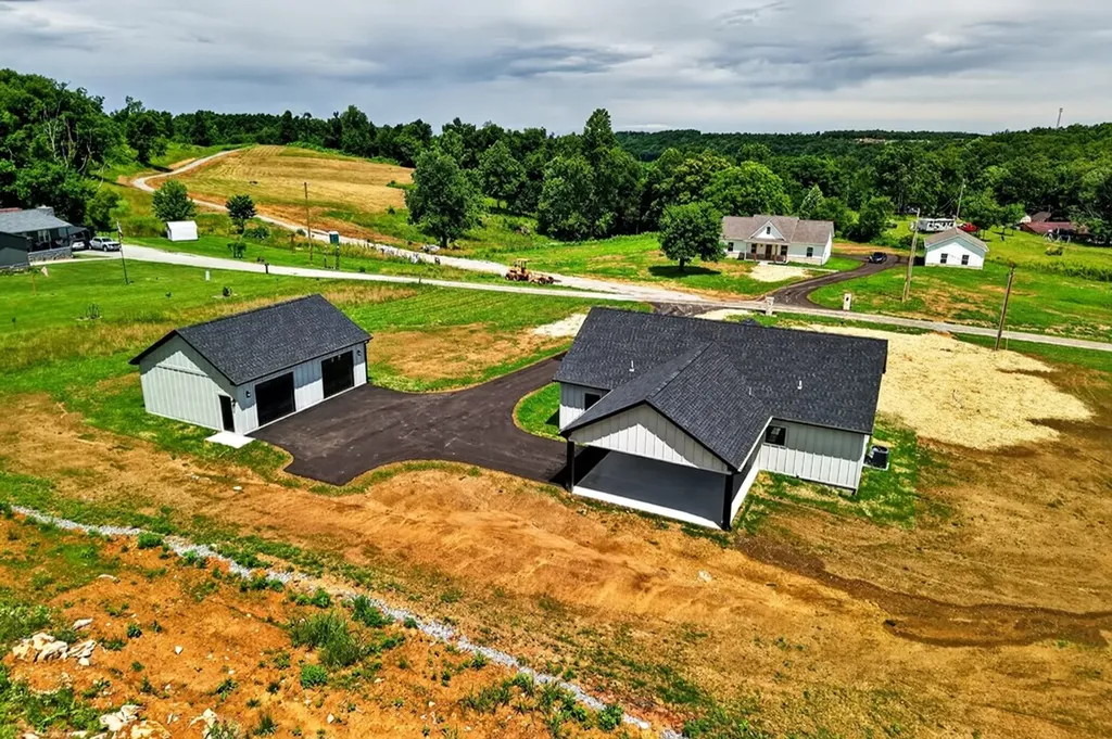 233 Cedar Lane Allons TN 38541