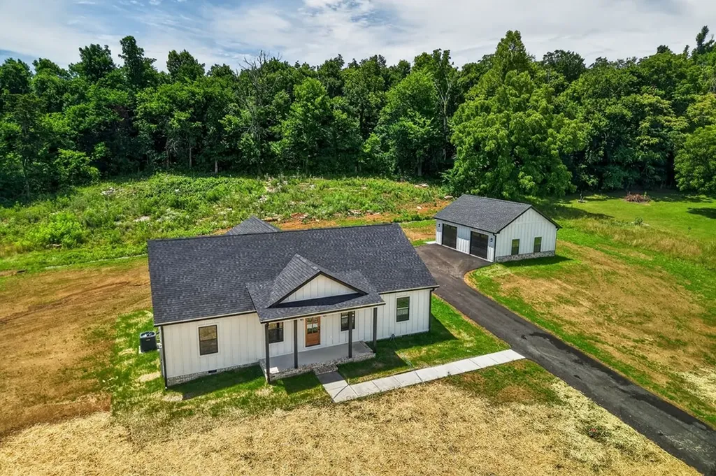 233 Cedar Lane Allons TN 38541
