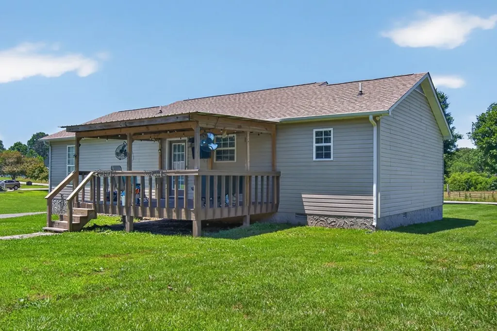 158 Thomas Road Livingston TN 38570