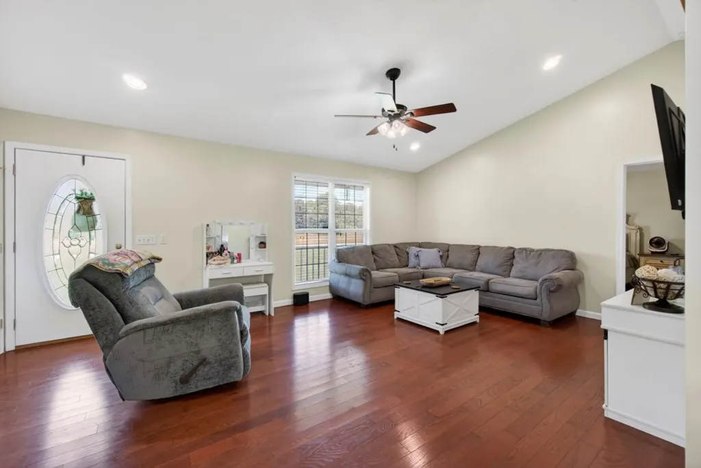 158 Thomas Road Livingston TN 38570