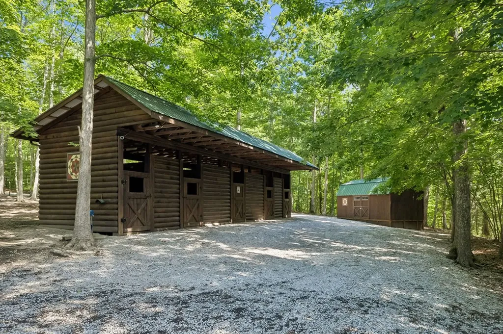 340 Doe Ridge Road Oneida TN 37841