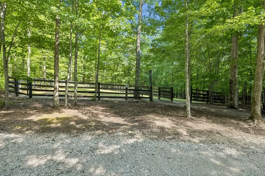 340 Doe Ridge Road Oneida TN 37841