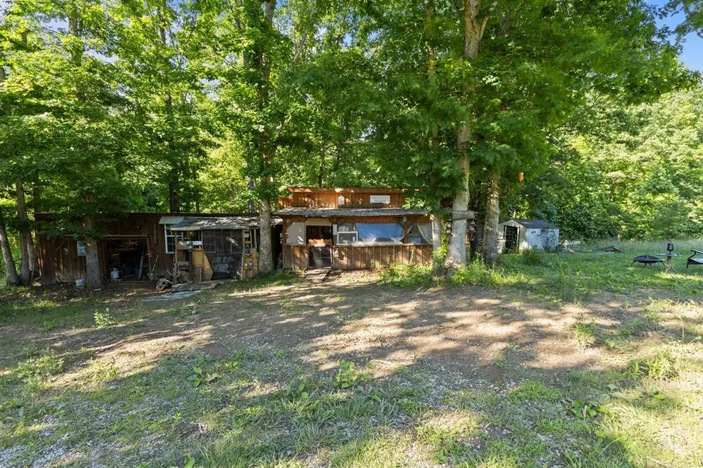 2540 N Gatewood Ford Road Deer Lodge TN 37726