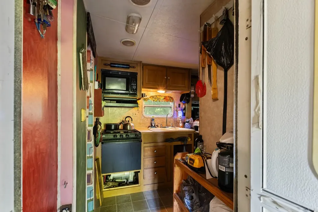 2540 N Gatewood Ford Road Deer Lodge TN 37726