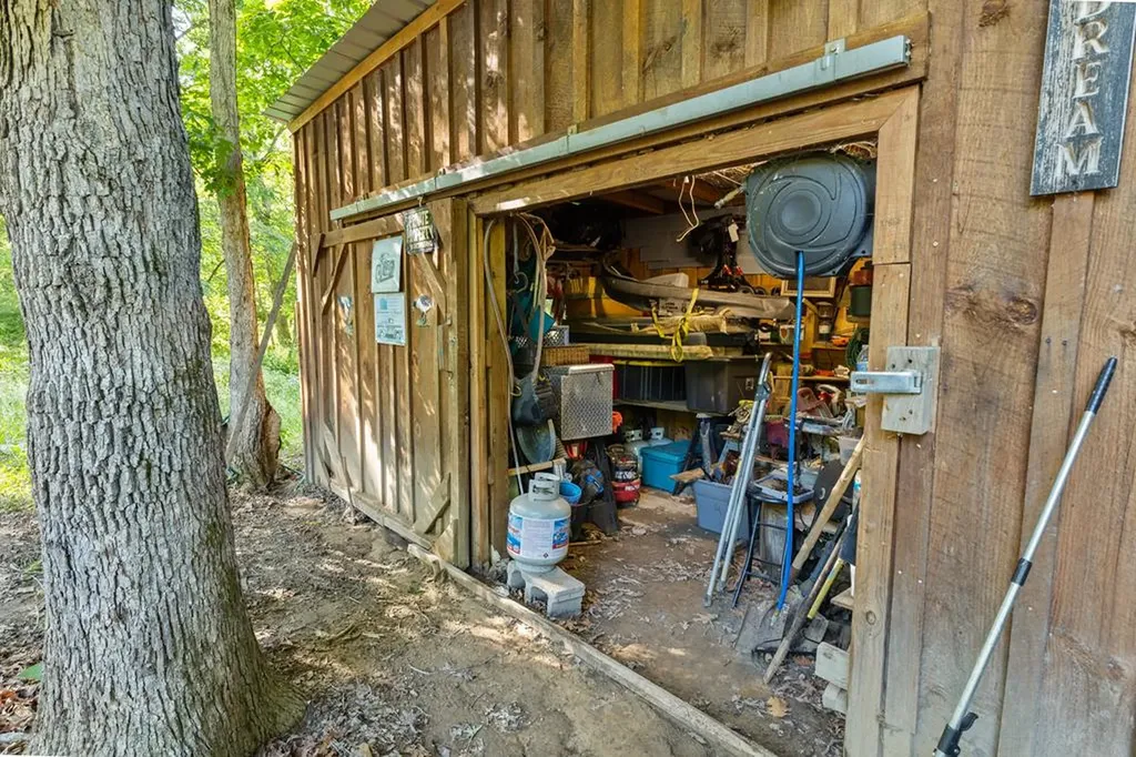 2540 N Gatewood Ford Road Deer Lodge TN 37726