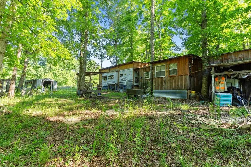 2540 N Gatewood Ford Road Deer Lodge TN 37726