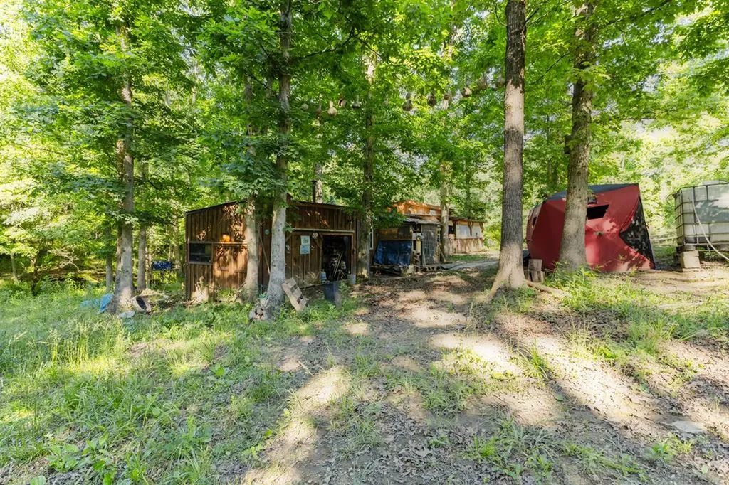 2540 N Gatewood Ford Road Deer Lodge TN 37726