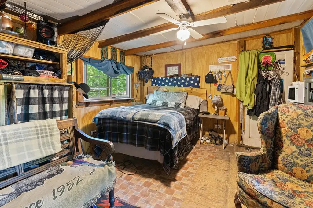 2540 N Gatewood Ford Road Deer Lodge TN 37726