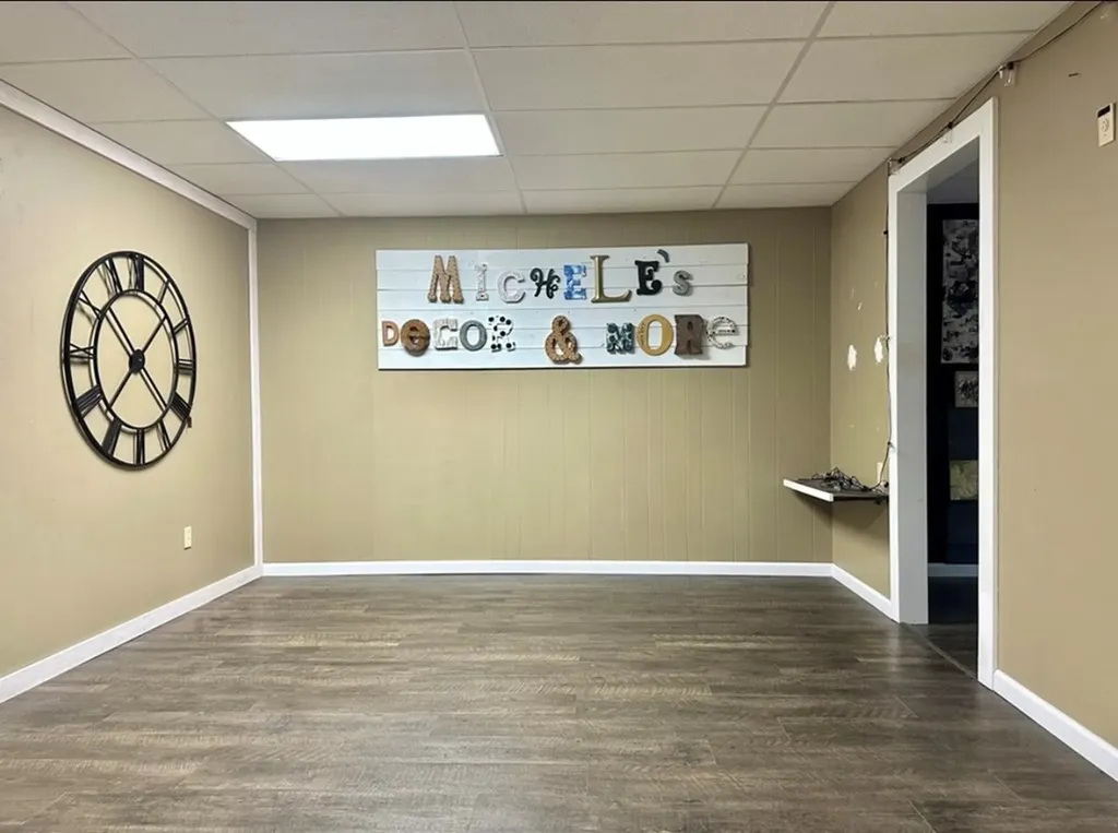 107 A E Broad Livingston TN 38570
