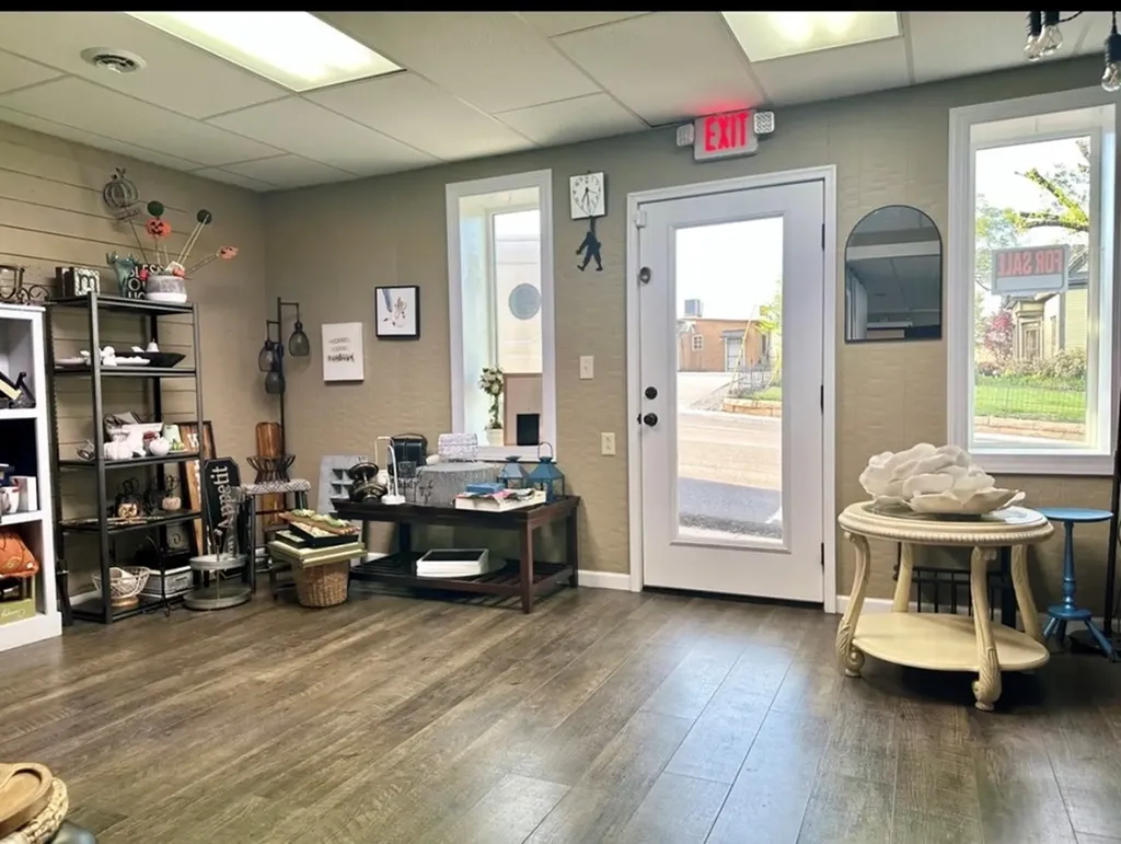 107 A E Broad Livingston TN 38570