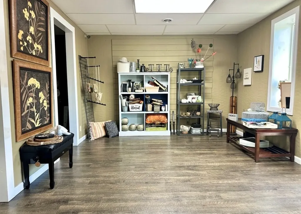 107 A E Broad Livingston TN 38570