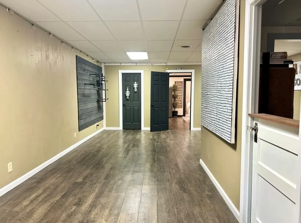 107 A E Broad Livingston TN 38570