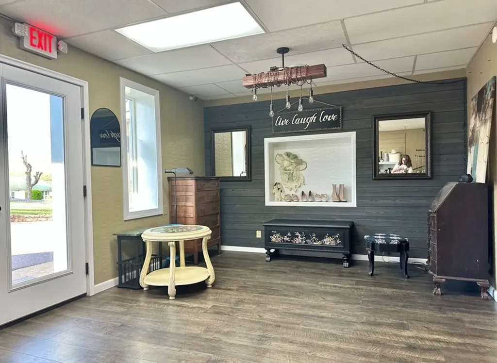 107 A E Broad Livingston TN 38570