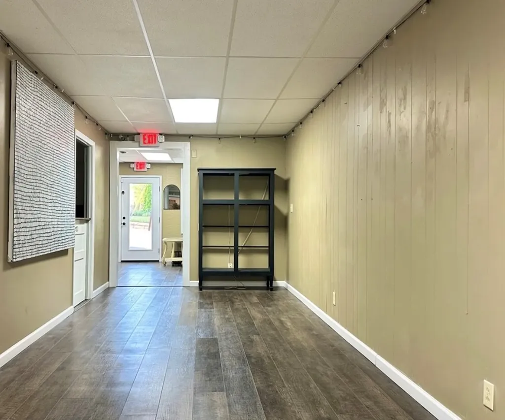 107 A E Broad Livingston TN 38570
