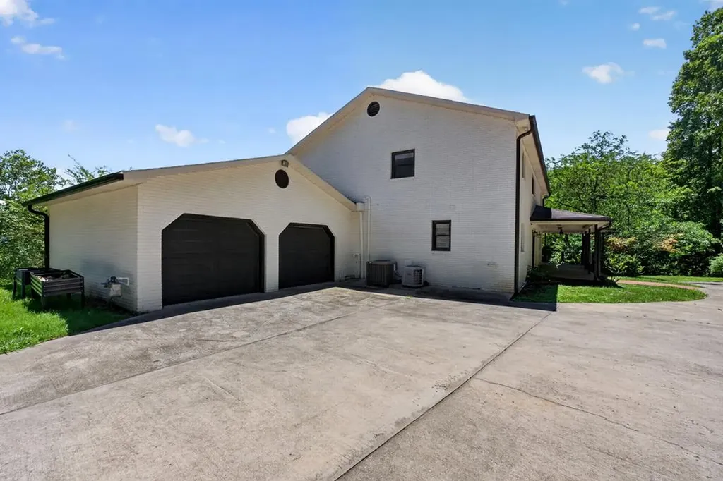 721 Valley Drive Livingston TN 38570