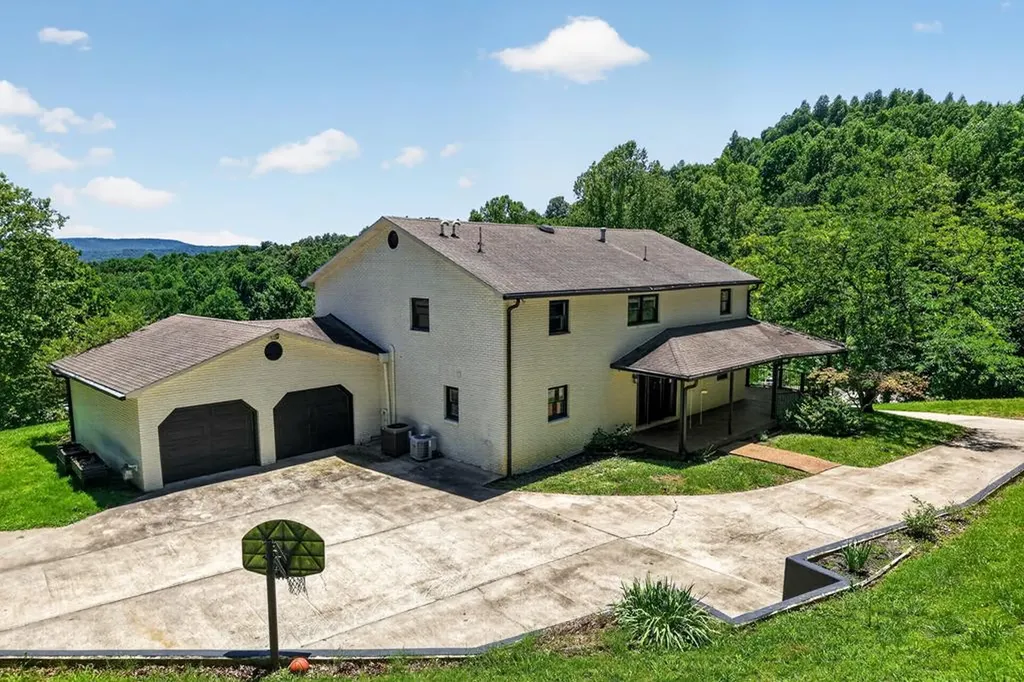 721 Valley Drive Livingston TN 38570