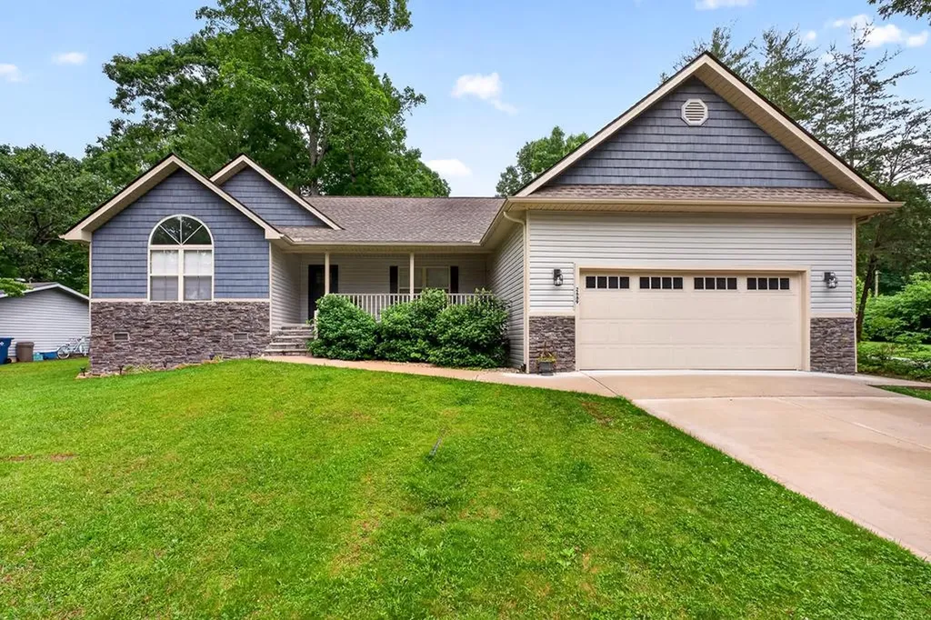 2689 Spruce Loop Crossville TN 38555