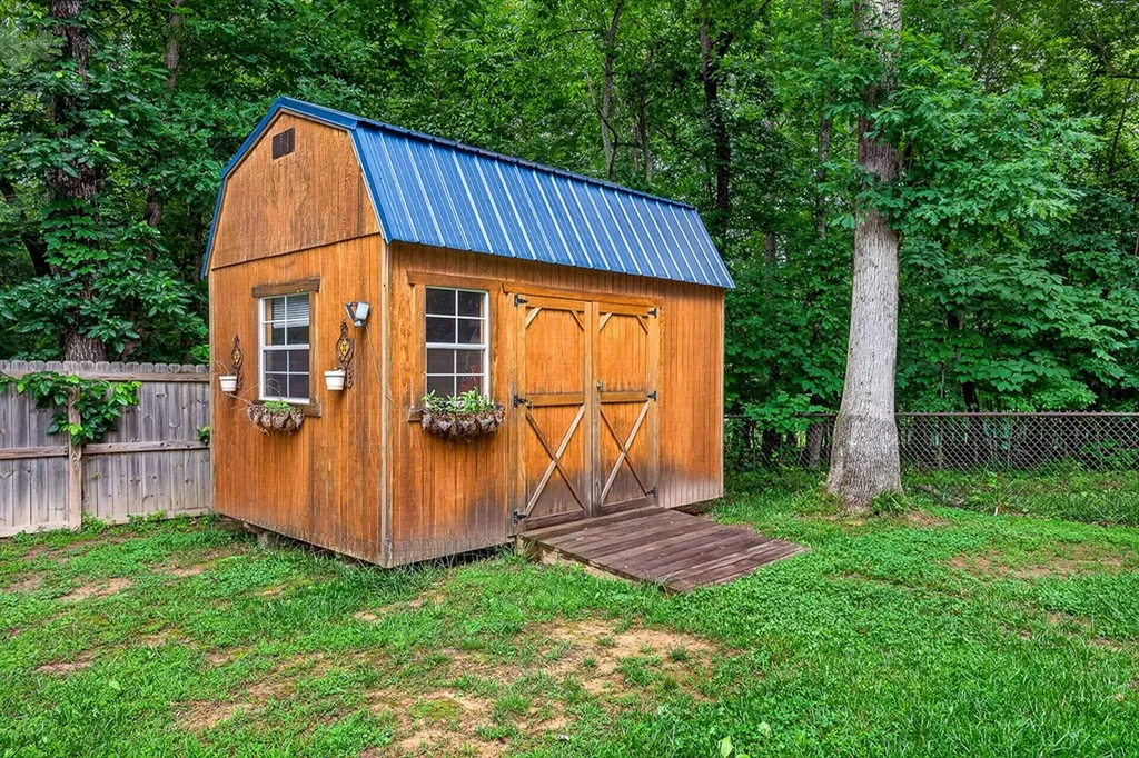 2689 Spruce Loop Crossville TN 38555