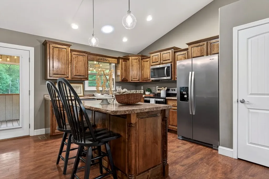 2689 Spruce Loop Crossville TN 38555