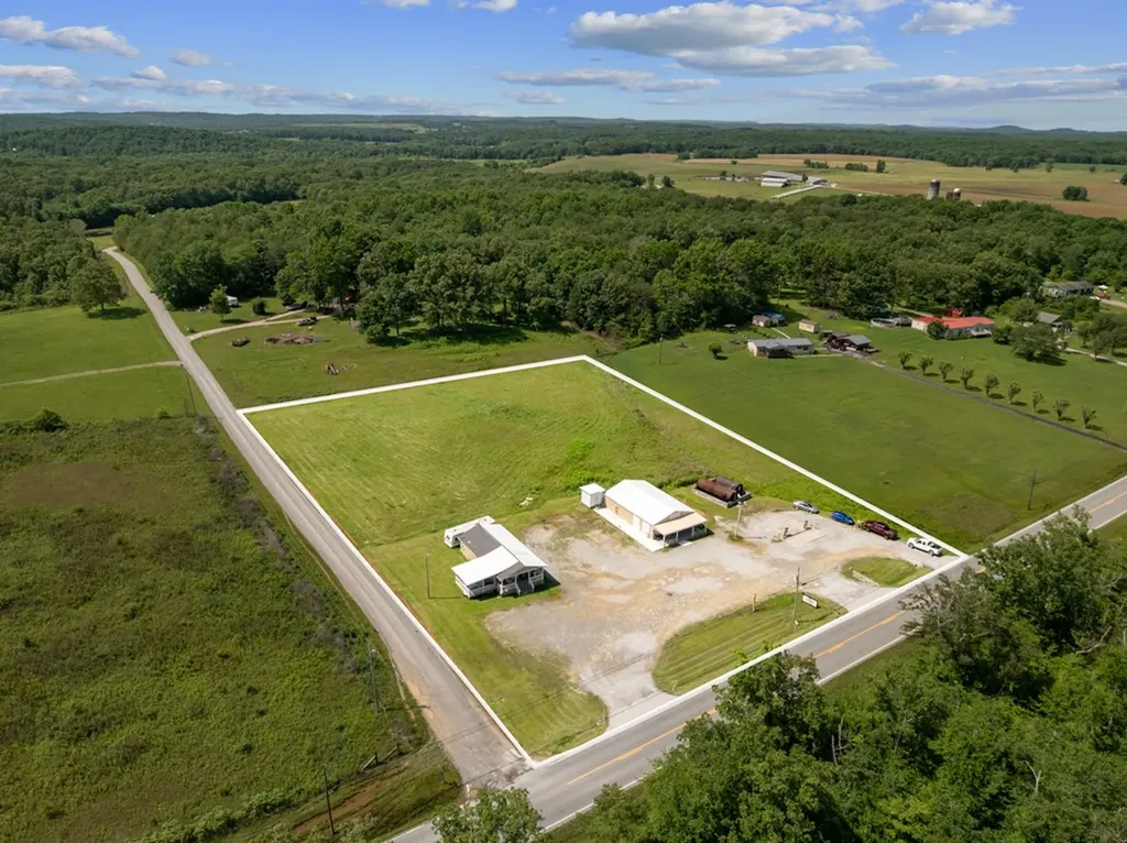 1424 Bellview Road Pikeville TN 37367