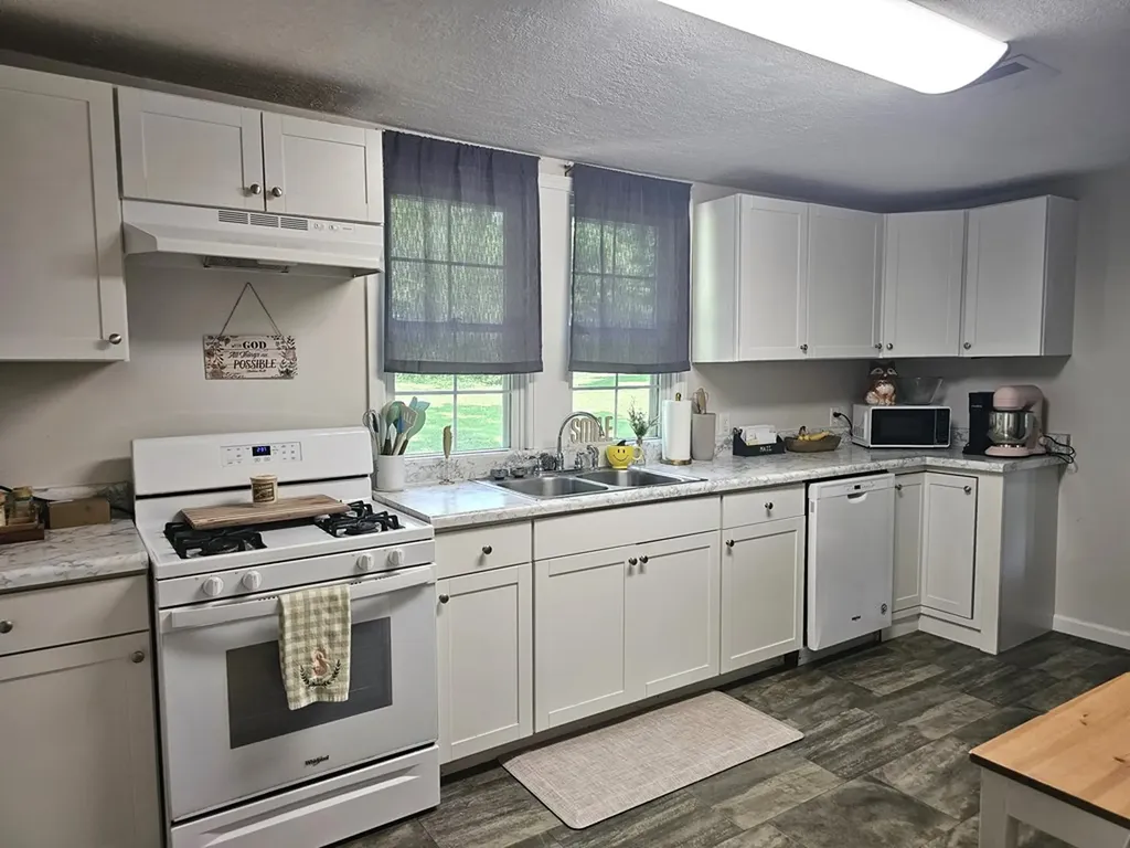 124 Andersonst Sparta TN 38583