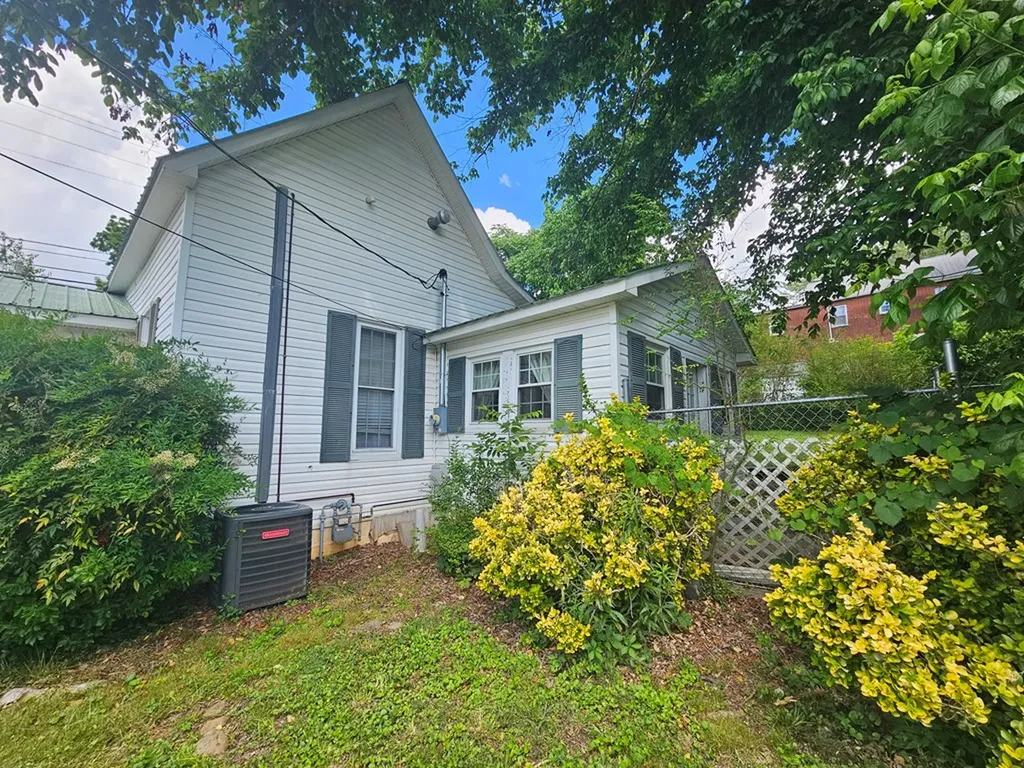 124 Andersonst Sparta TN 38583