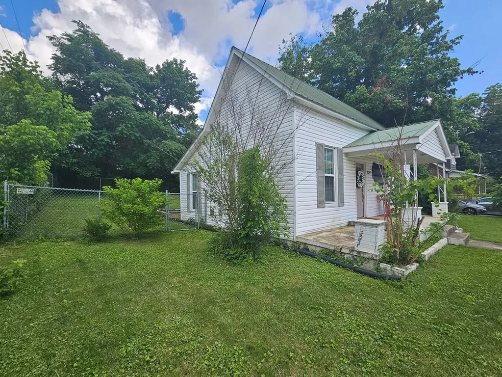 124 Andersonst Sparta TN 38583