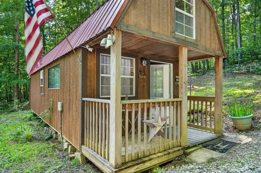 4207 Chapel Hill Road Crawford TN 38554