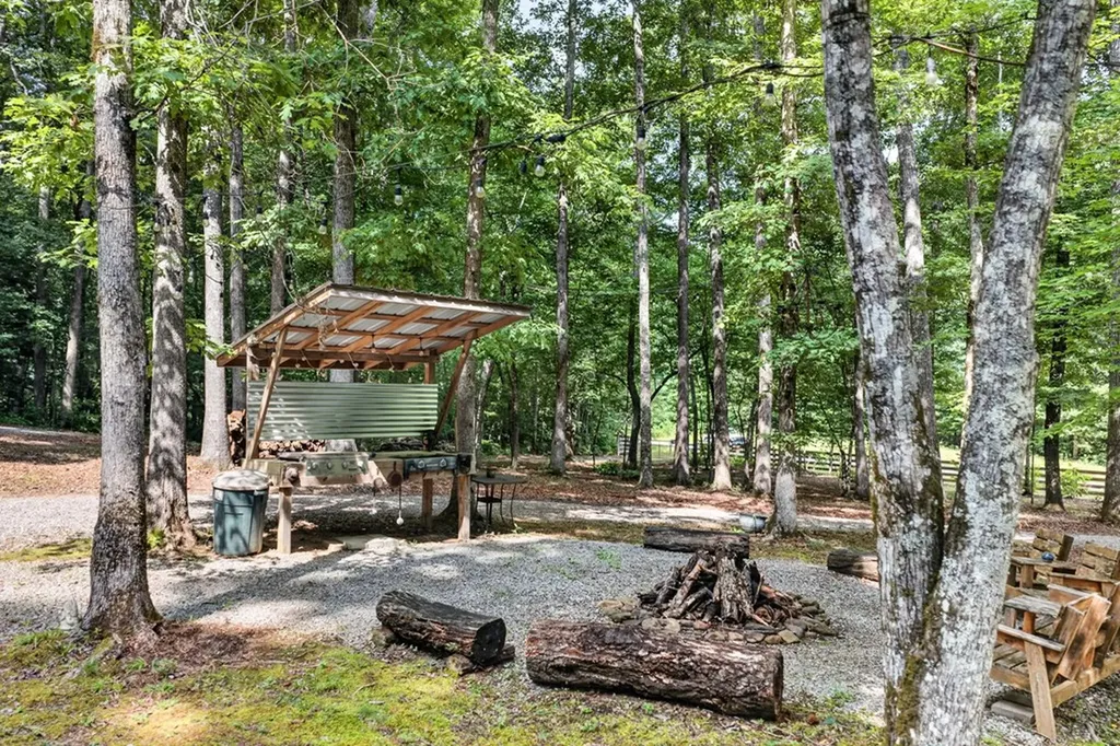 4207 Chapel Hill Road Crawford TN 38554