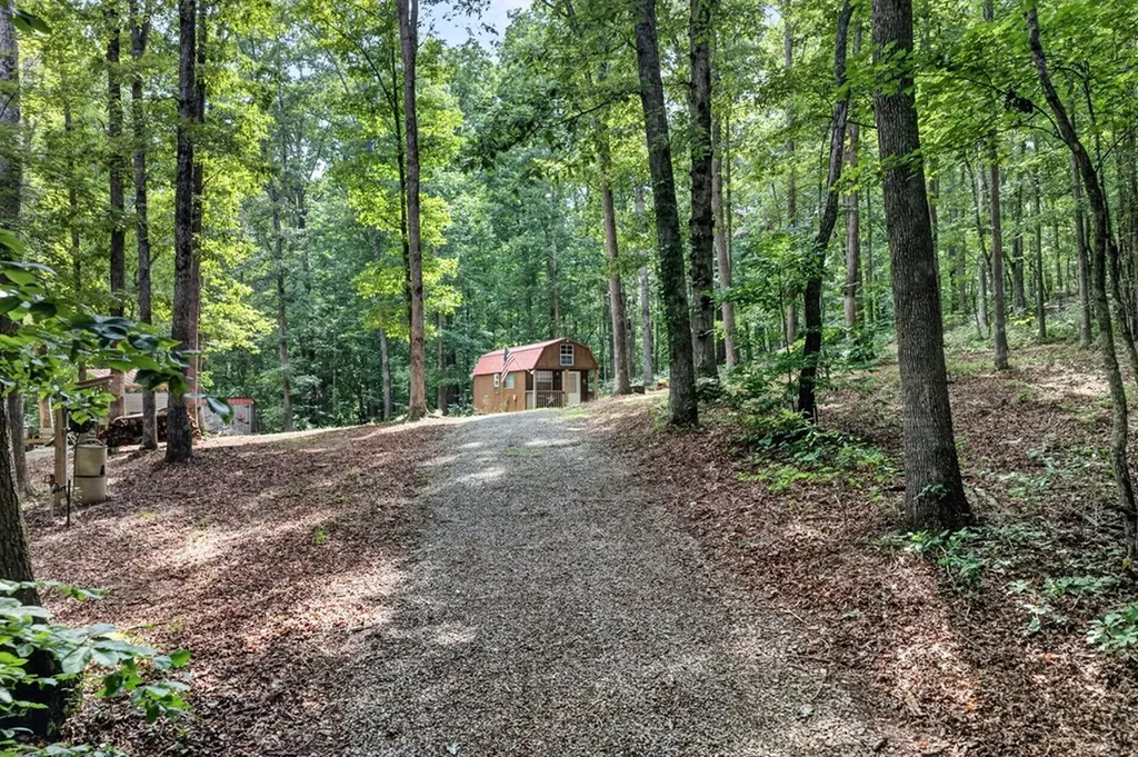 4207 Chapel Hill Road Crawford TN 38554