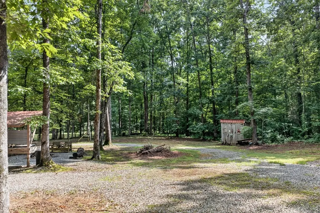 4207 Chapel Hill Road Crawford TN 38554