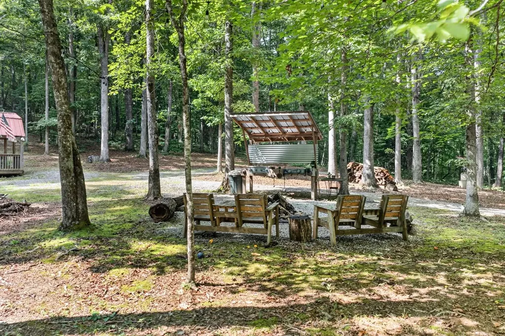 4207 Chapel Hill Road Crawford TN 38554