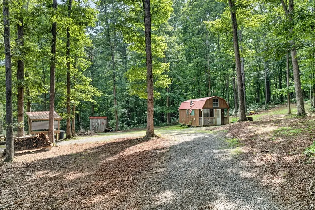 4207 Chapel Hill Road Crawford TN 38554