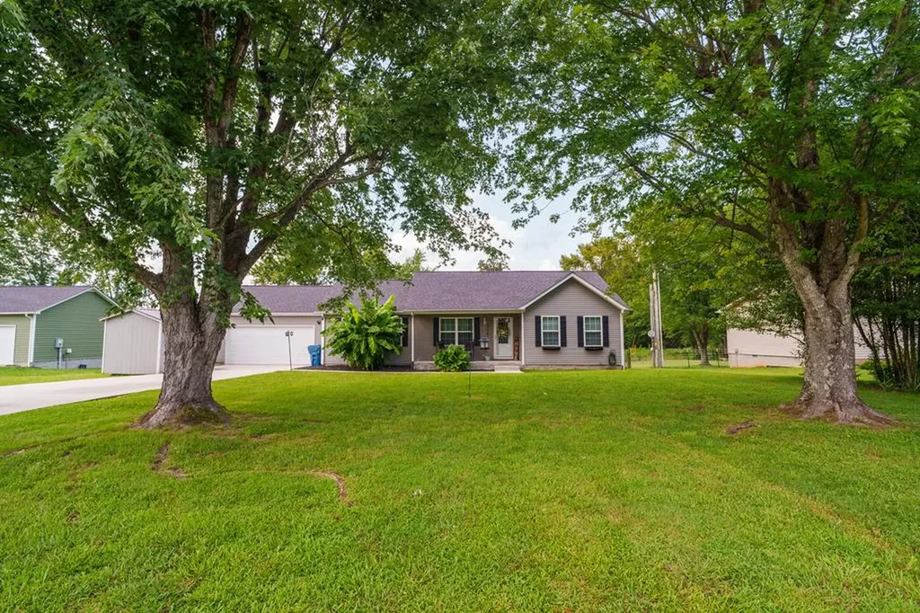 153 Chestnut Street Baxter TN 38544-4417