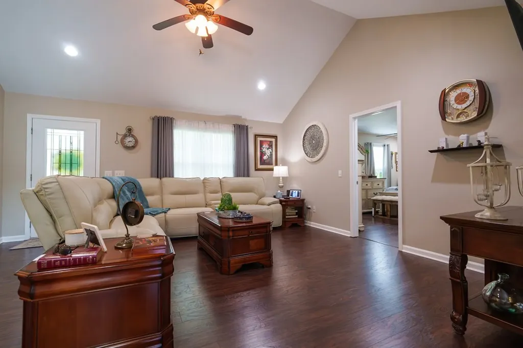 153 Chestnut Street Baxter TN 38544-4417