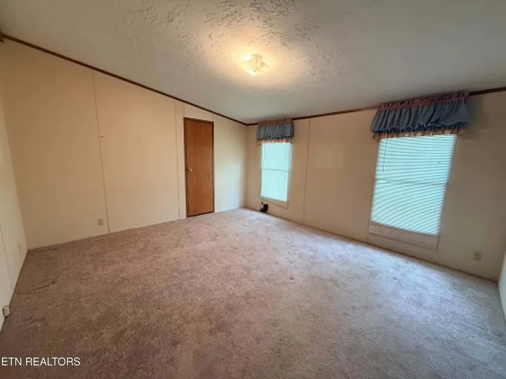 1243 Franklin Loop (5 Acres) Clarkrange TN 38553-5175