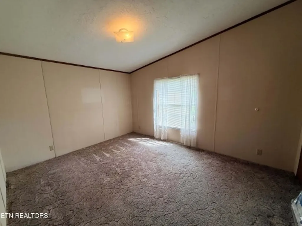 1243 Franklin Loop (5 Acres) Clarkrange TN 38553-5175