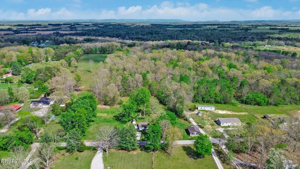 1243 Franklin Loop (5 Acres) Clarkrange TN 38553-5175