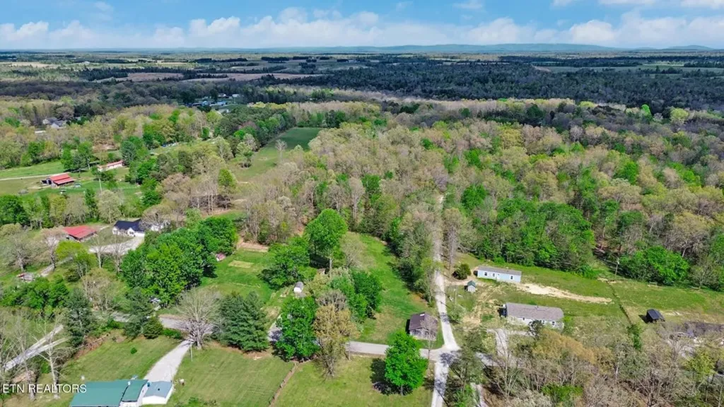 1243 Franklin Loop (5 Acres) Clarkrange TN 38553-5175