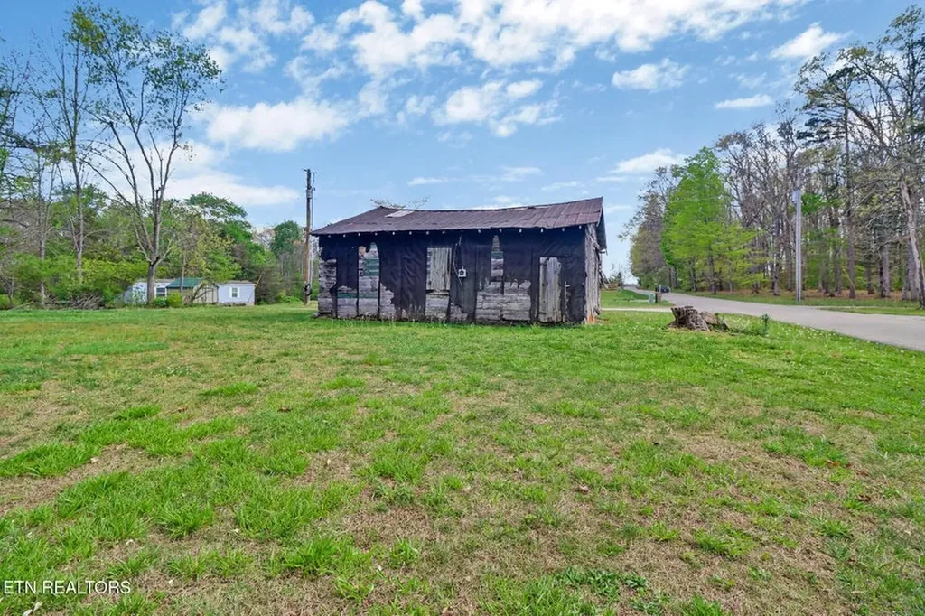 1243 Franklin Loop (5 Acres) Clarkrange TN 38553-5175