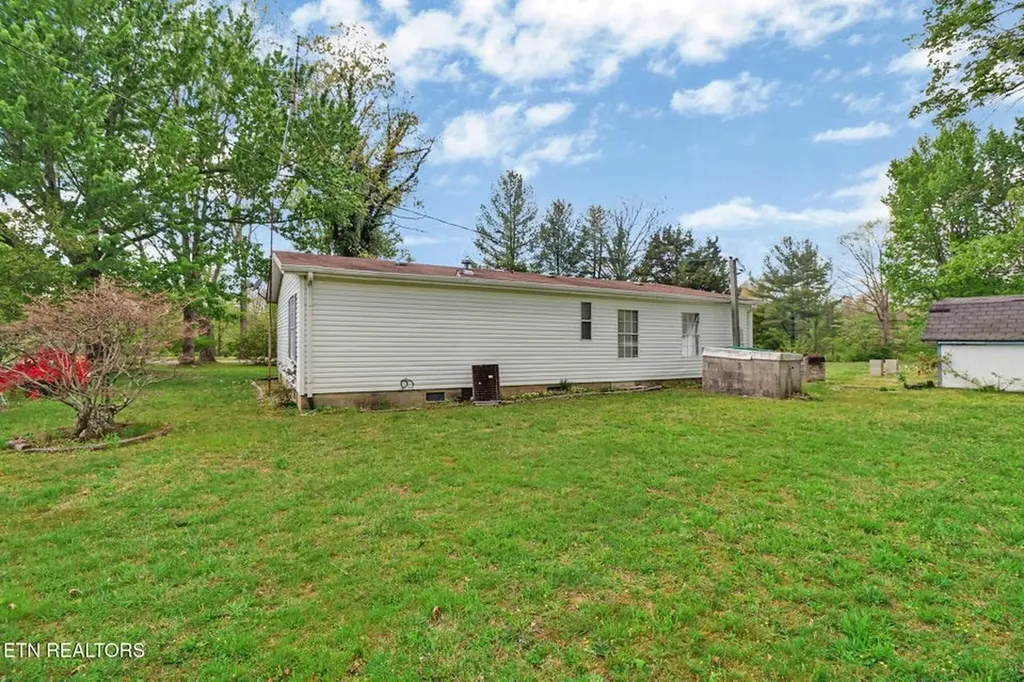 1243 Franklin Loop (5 Acres) Clarkrange TN 38553-5175