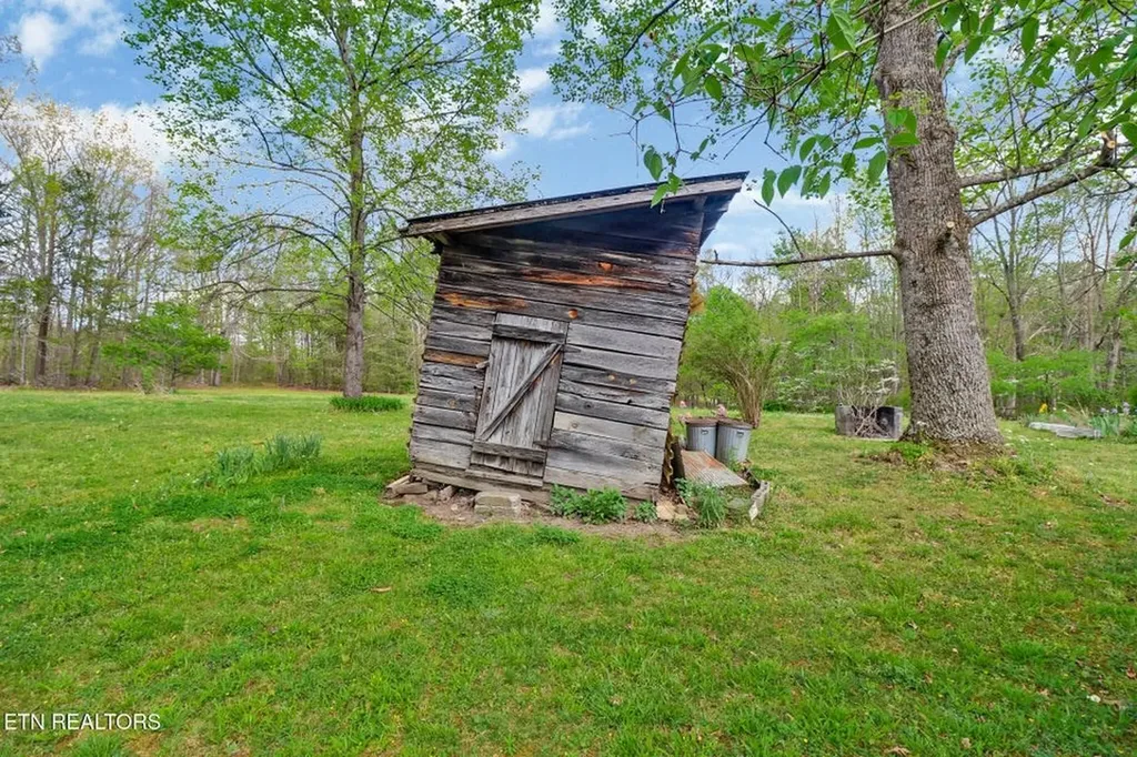 1243 Franklin Loop (5 Acres) Clarkrange TN 38553-5175