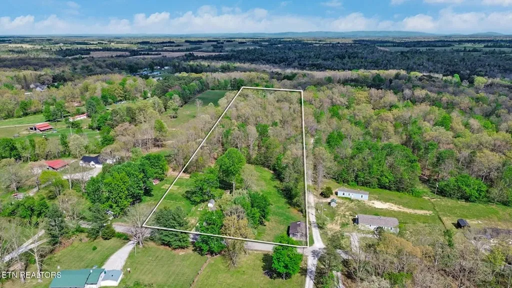 1243 Franklin Loop (5 Acres) Clarkrange TN 38553-5175