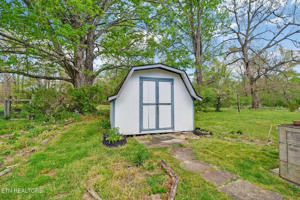 1243 Franklin Loop (5 Acres) Clarkrange TN 38553-5175